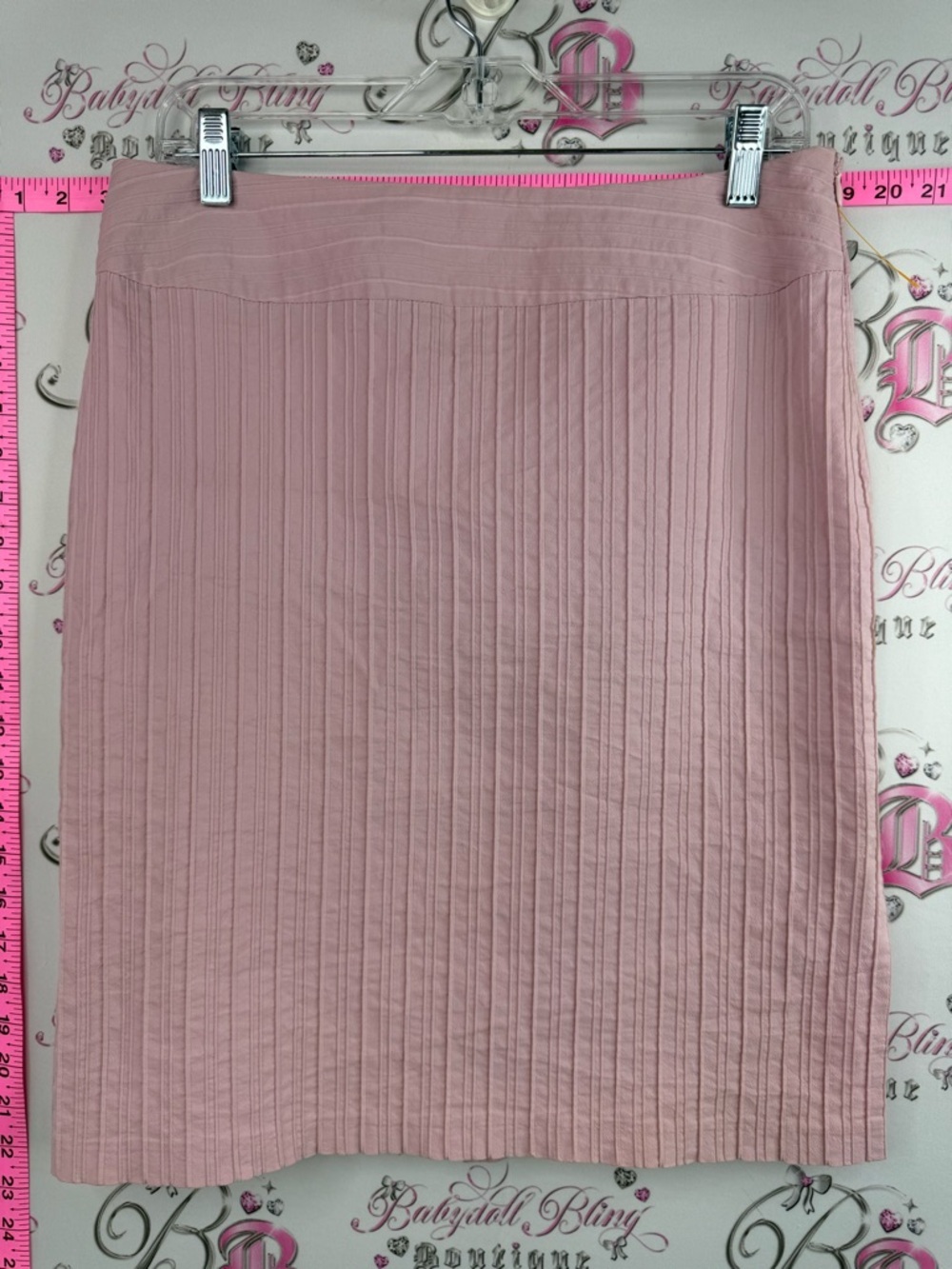 inza Pleated Pencil Skirt in Dusty Pink, flowy, comfortable, flattering